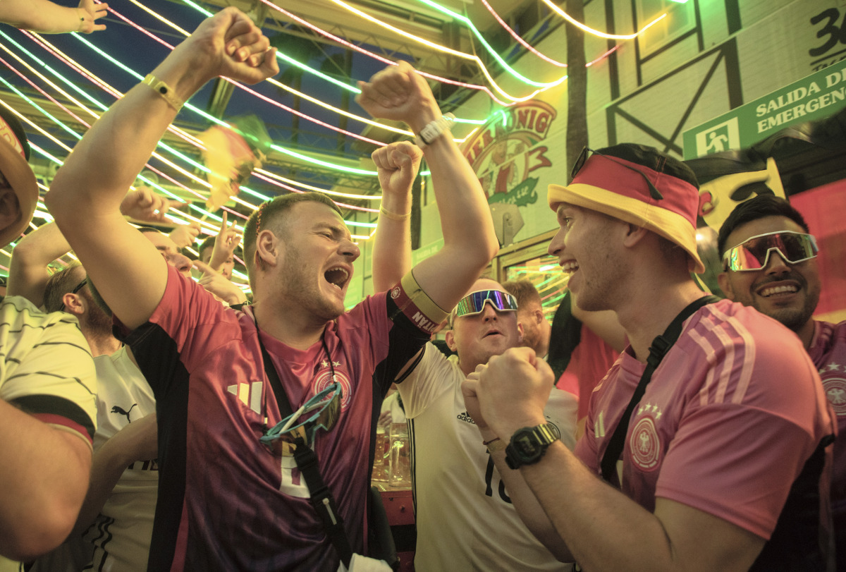 欧洲杯预选赛转播电视热播,球迷纷纷呼唤胜利 欧洲杯预选赛转播电视热播,球迷纷纷呼唤胜利