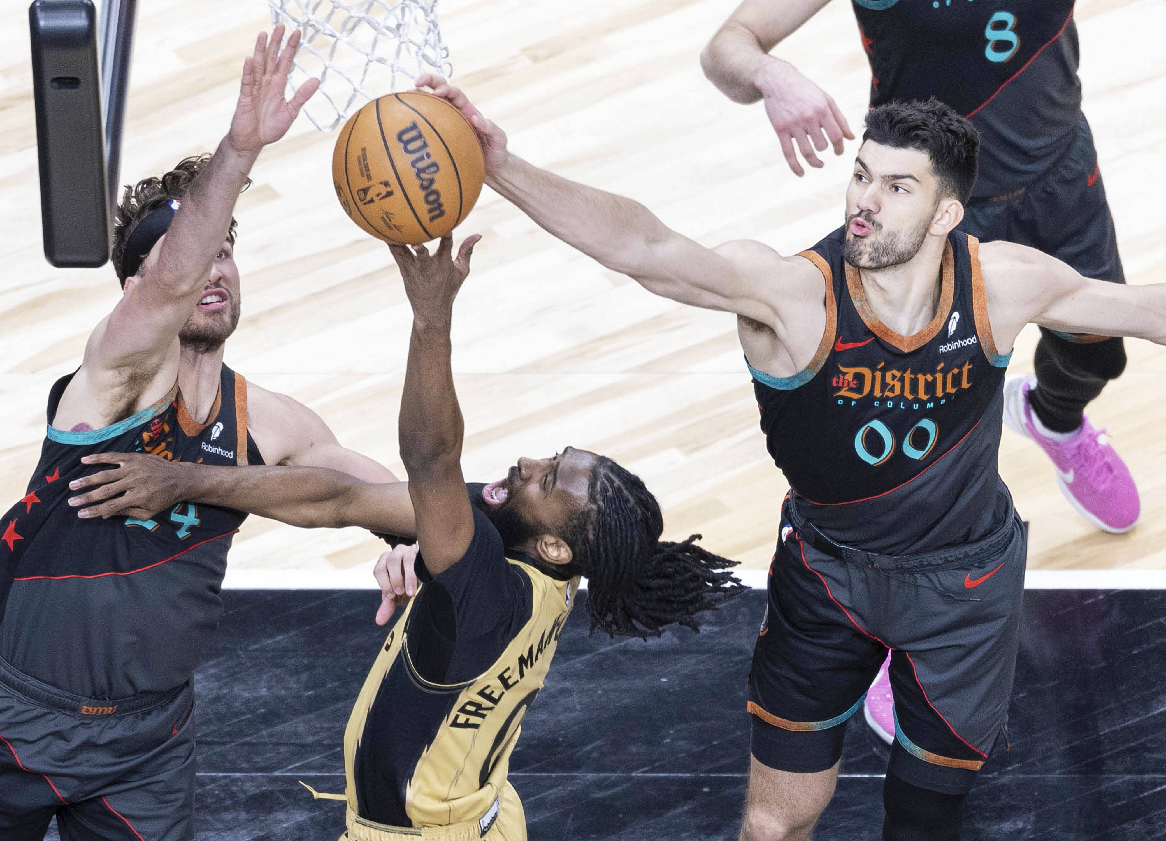 包含猛龙PK爵士:西部和东部的最强劲旅谁能脱颖而出的词条 包含猛龙PK爵士:西部和东部的最强劲旅谁能脱颖而出的词条