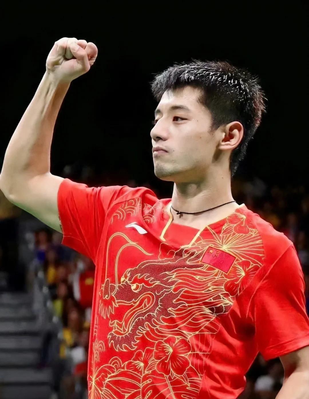 乒乓球名将张继科备战次轮比赛 乒乓球名将张继科备战次轮比赛