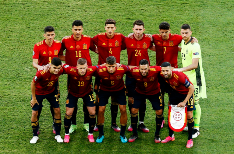 意大利队胜出与波兰队搏杀,取得胜利 意大利队胜出与波兰队搏杀,取得胜利