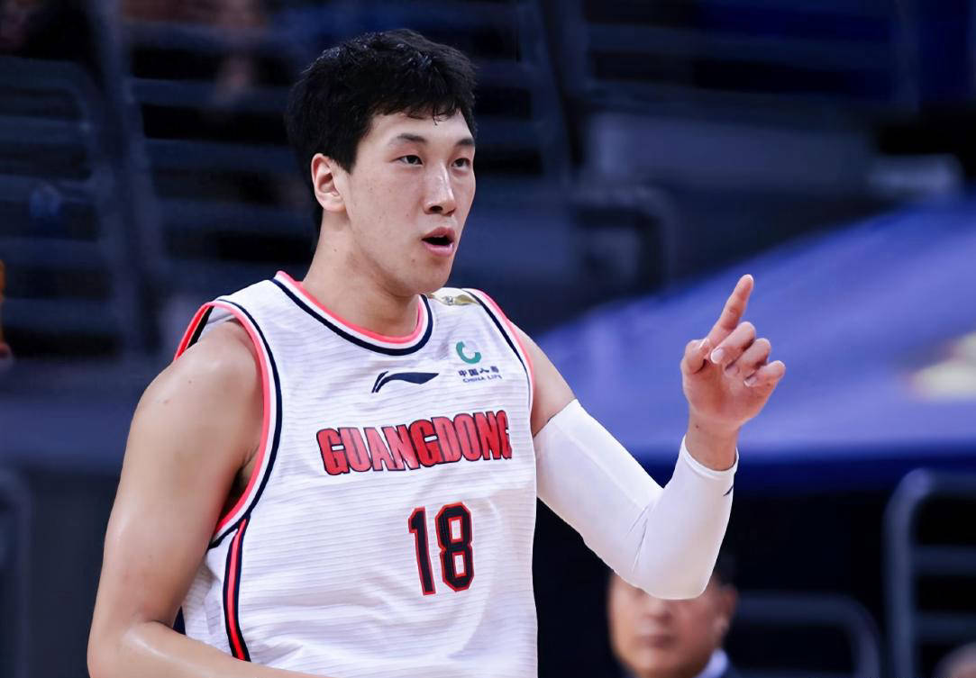 球队新秀表现抢眼,成为队中核心 球队新秀表现抢眼,成为队中核心