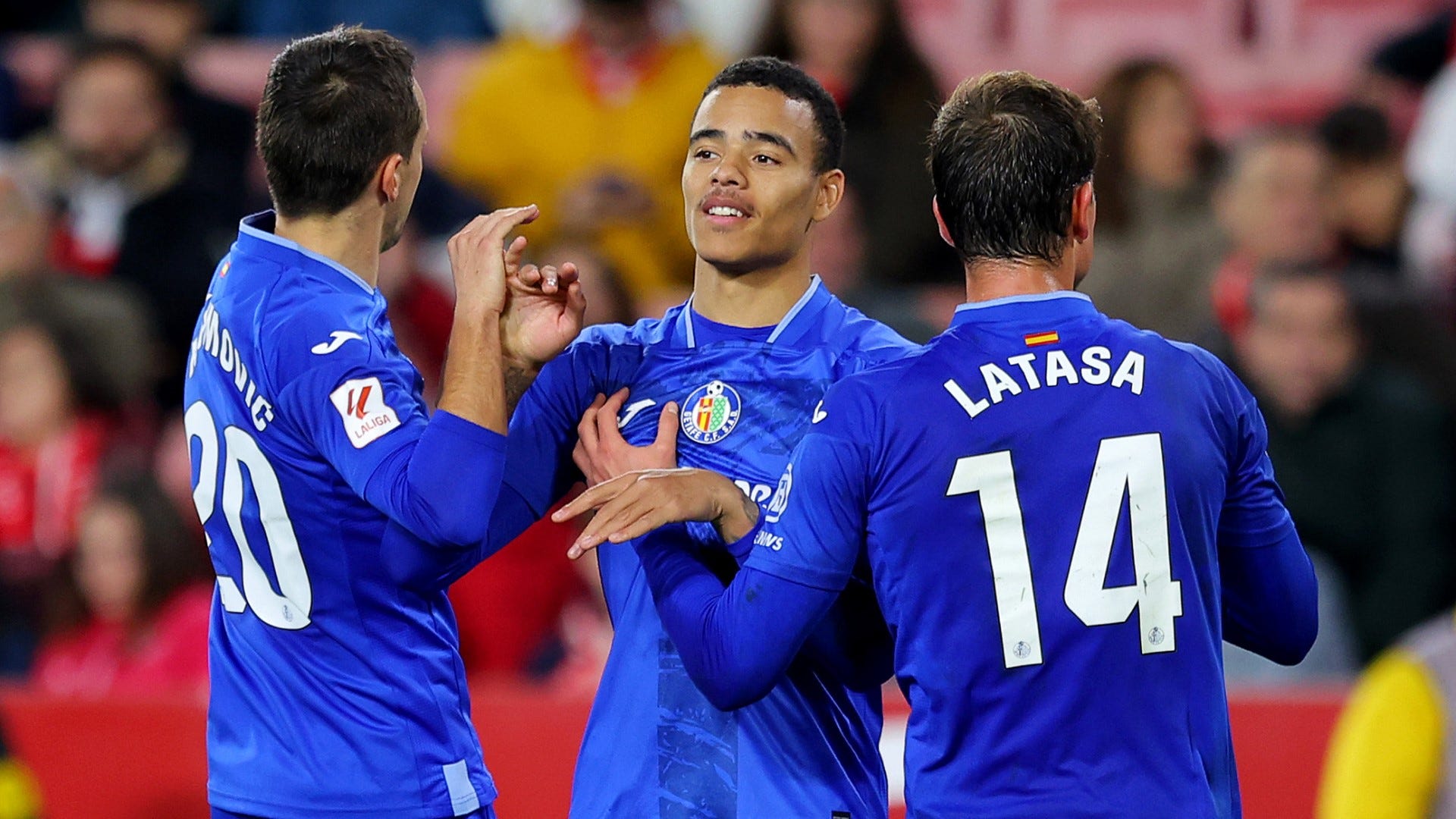 塞维利亚主帅因病请假,球队备战受影响 塞维利亚主帅因病请假,球队备战受影响