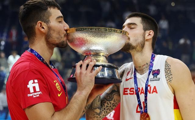 欧洲篮球联赛卫冕冠军高居榜首