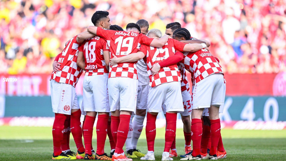 包含美因茨队再次展现出色表现,夺得胜利的词条 包含美因茨队再次展现出色表现,夺得胜利的词条