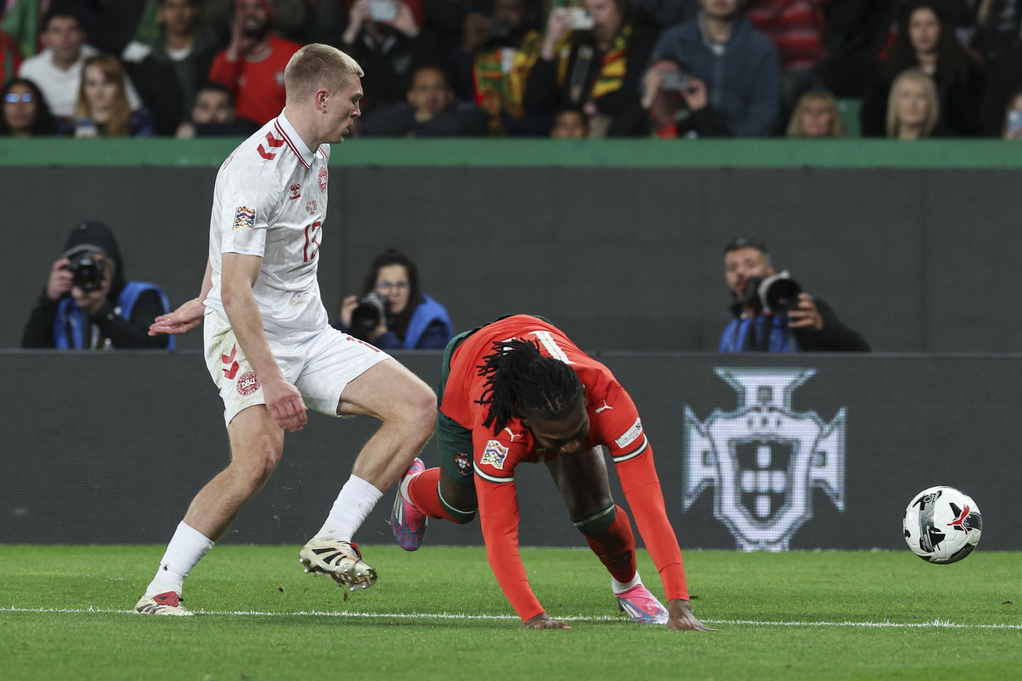 关于欧国联比赛:场面激烈,胜利欲望强烈的信息 关于欧国联比赛:场面激烈,胜利欲望强烈的信息